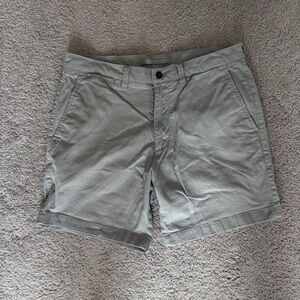 Duck Head Men's Light Gray Flat Front Chino Shorts - 7” Inseam